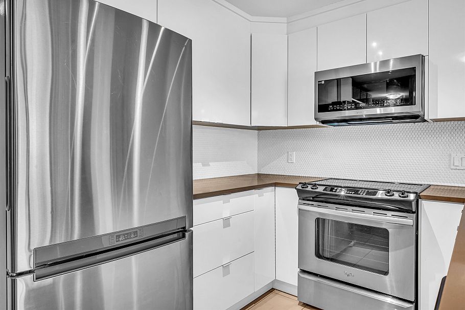 211 4338 Commercial Street Vancouver, BC - 14