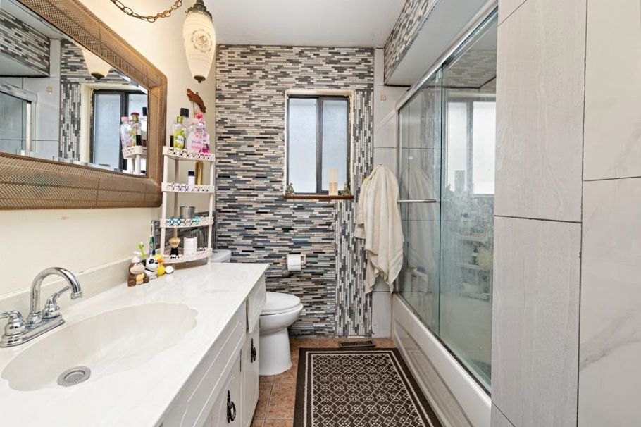328 E 49th Avenue Vancouver, BC - 22