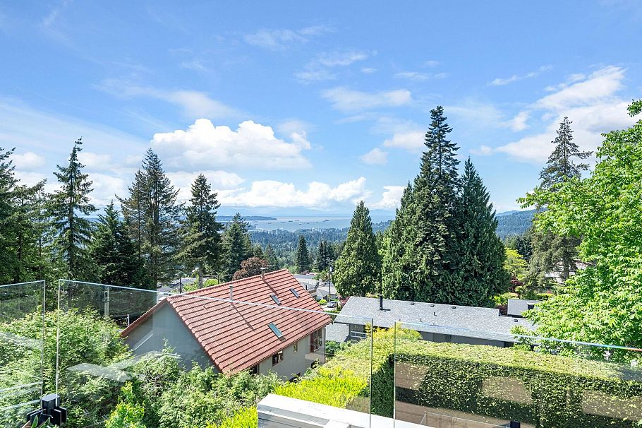 3961 St. Albans Avenue North Vancouver, BC - 33