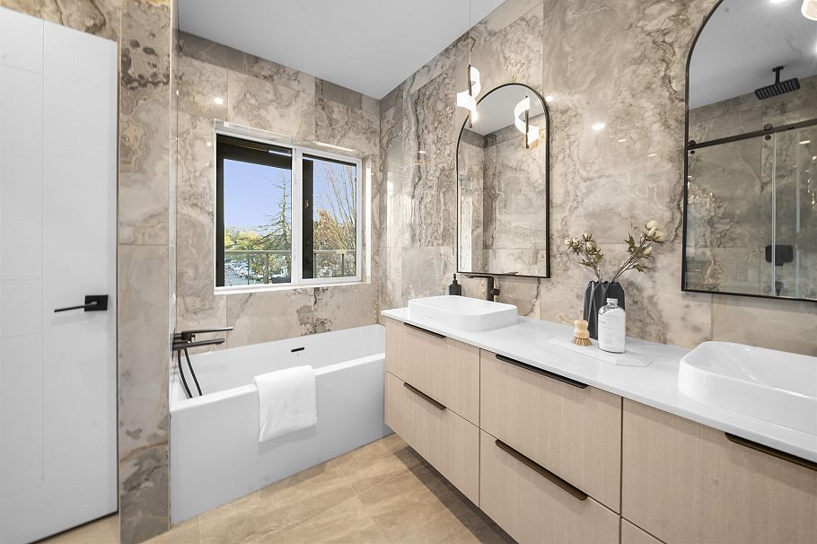 2455 W 10th Avenue Vancouver, BC - 21