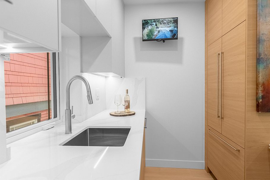 A 3672 W 1st Avenue Vancouver, BC - 29