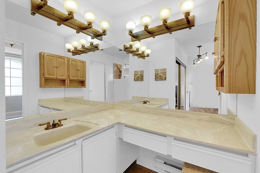 108 216 E 6th Street North Vancouver, BC - 22
