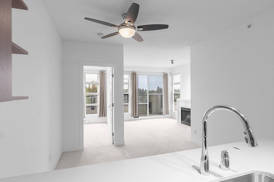 407 4550 Fraser Street Vancouver, BC - 2