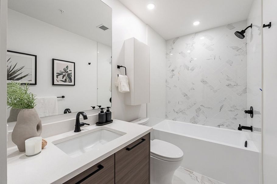 207 422 Lakewood Drive Vancouver, BC - 5