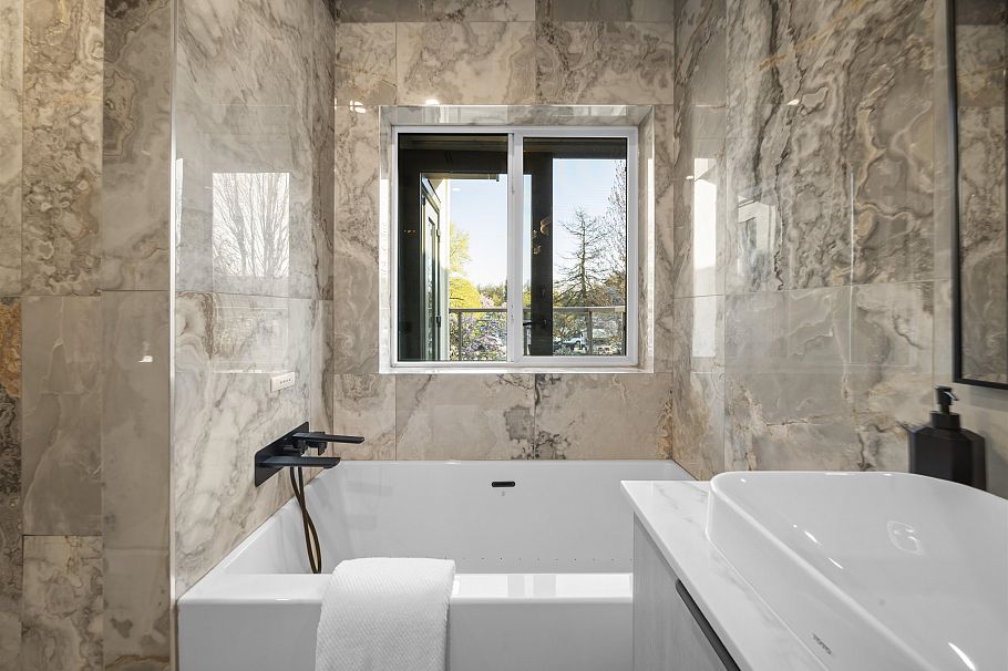 2455 W 10th Avenue Vancouver, BC - 22