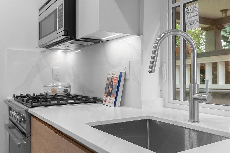 A 3672 W 1st Avenue Vancouver, BC - 11