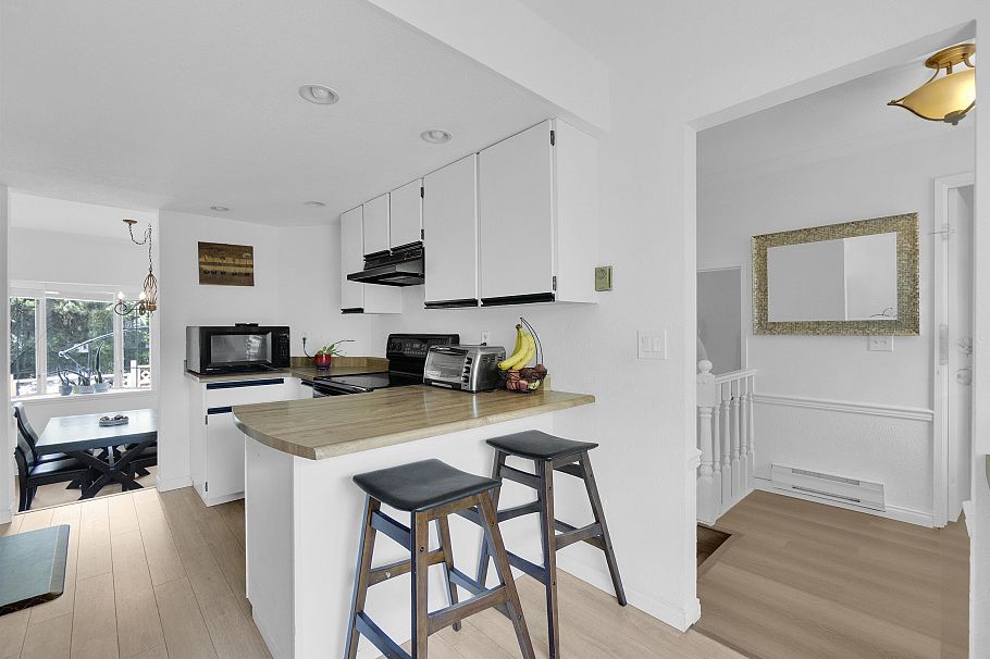 108 216 E 6th Street North Vancouver, BC - 11
