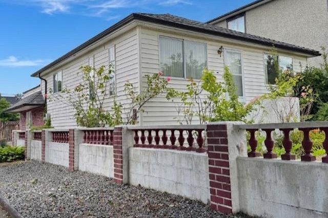 1750 Slocan Street Vancouver, BC - 1