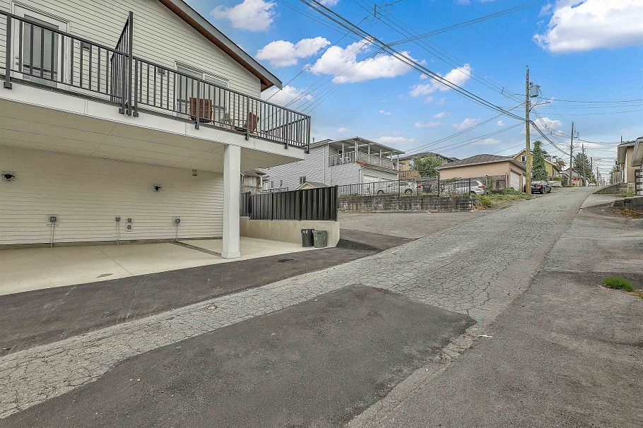 1 3183 Graveley Street Vancouver, BC - 31