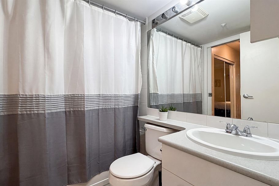 106 8495 Jellicoe Street Vancouver, BC - 11