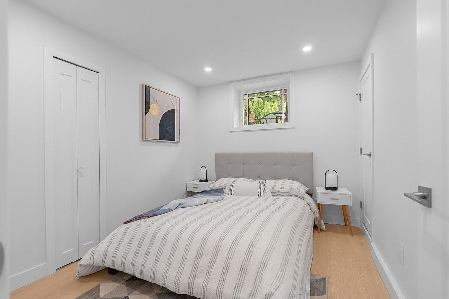 A 3672 W 1st Avenue Vancouver, BC - 1