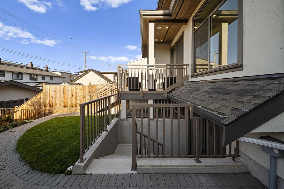 2455 W 10th Avenue Vancouver, BC - 31
