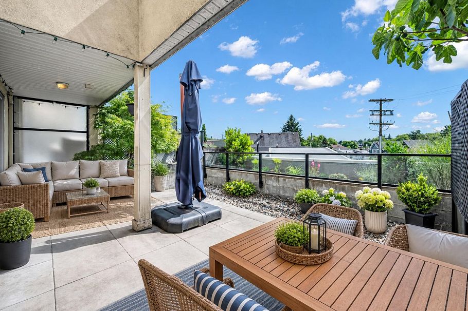 211 4338 Commercial Street Vancouver, BC - 5