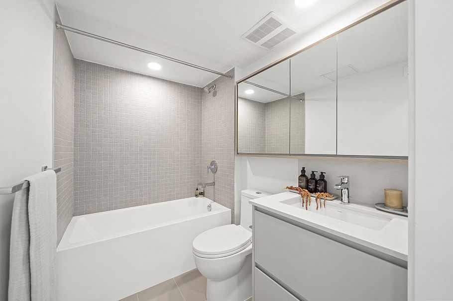 225 1010 W 47th Avenue Vancouver, BC - 23