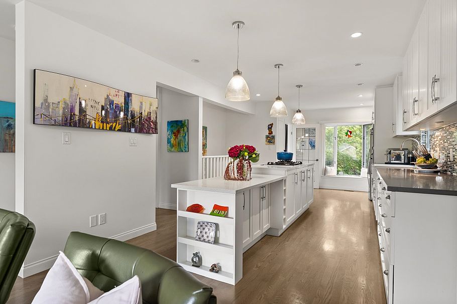 4468 W 14th Avenue Vancouver, BC - 10