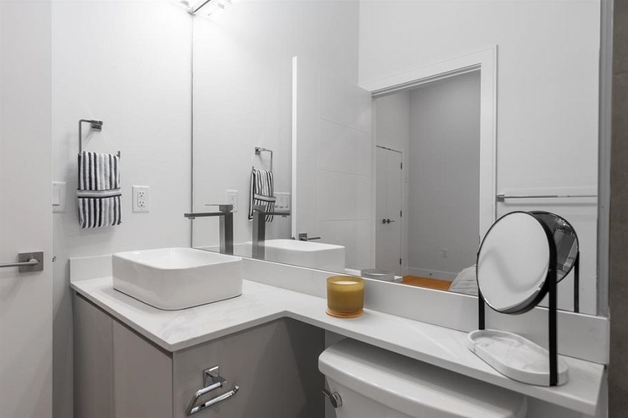 2881 E Georgia Street Vancouver, BC - 19