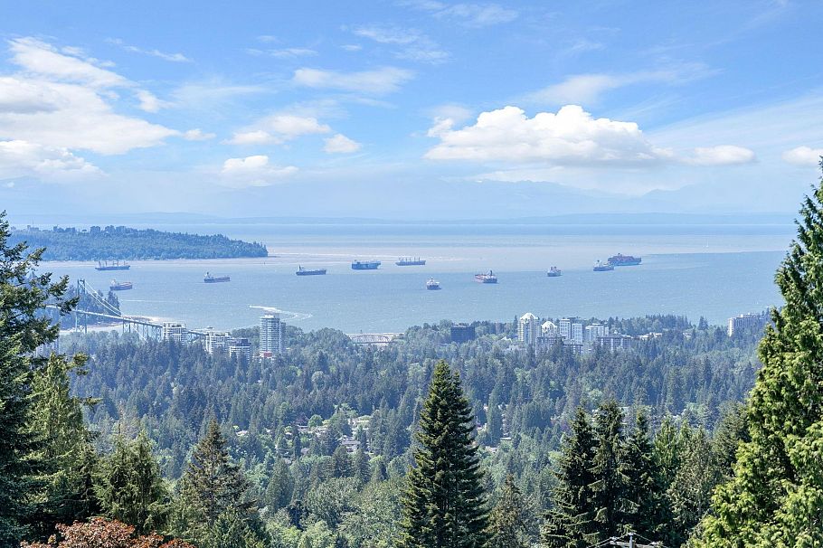 3961 St. Albans Avenue North Vancouver, BC - 1