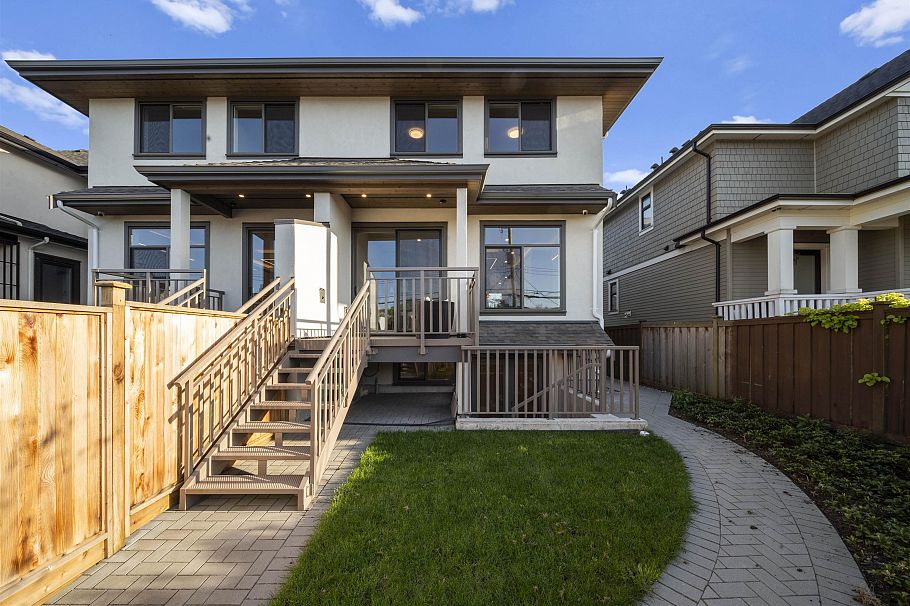 2455 W 10th Avenue Vancouver, BC - 30