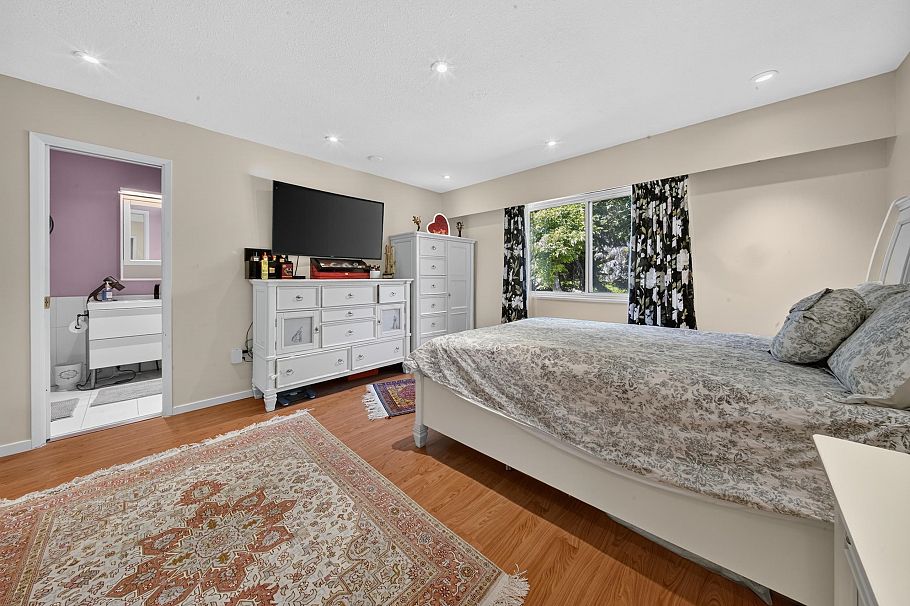 2322 Kirkstone Road North Vancouver, BC - 17