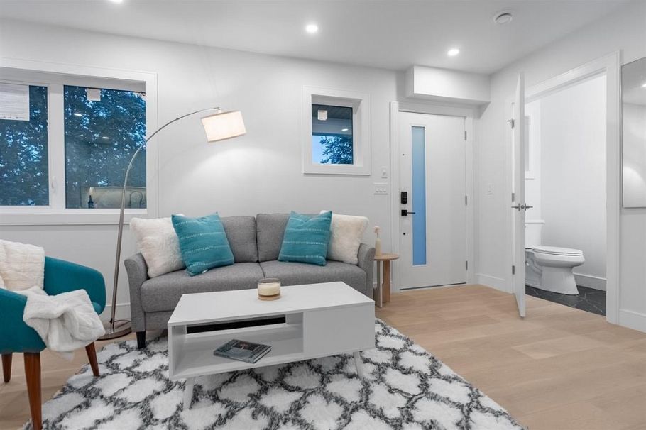 2881 E Georgia Street Vancouver, BC - 5