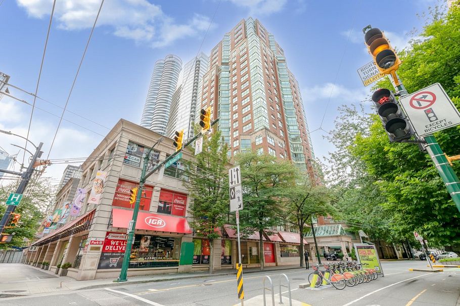 1903 909 Burrard Street Vancouver, BC - 32