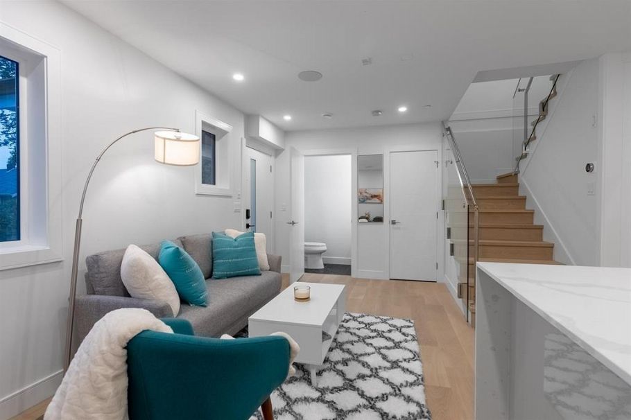 2881 E Georgia Street Vancouver, BC - 4