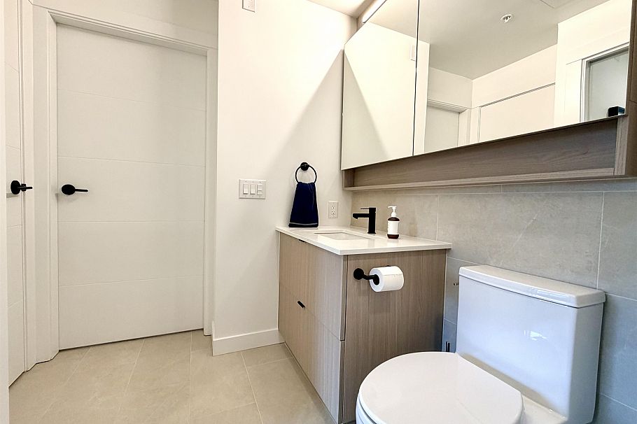 105 2268 E Broadway Vancouver, BC - 14