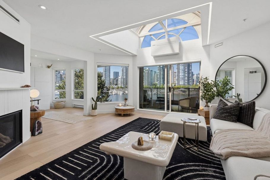PH 409 1859 Spyglass Place Vancouver, BC - 1