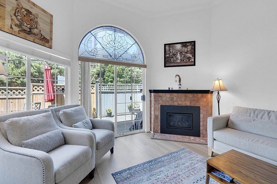 108 216 E 6th Street North Vancouver, BC - 5