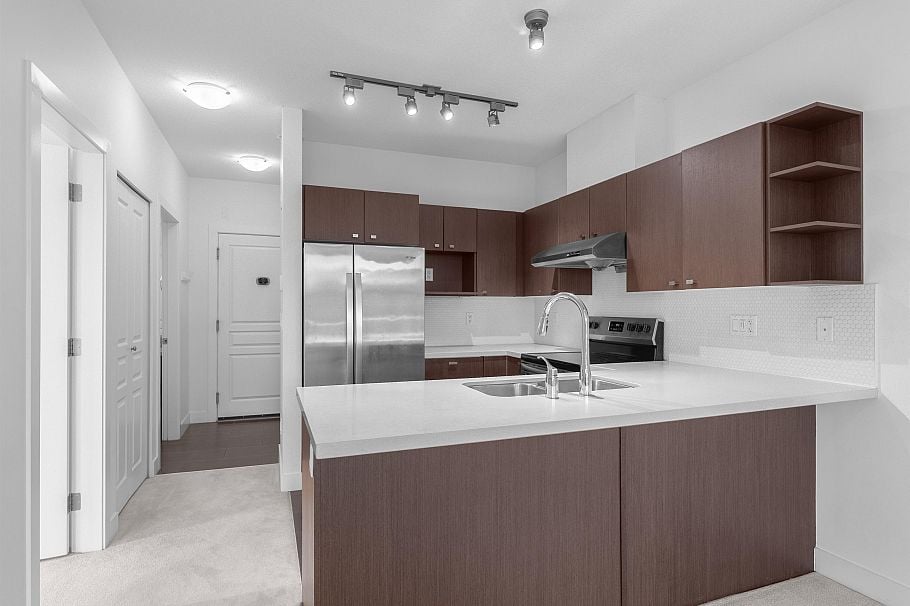 407 4550 Fraser Street Vancouver, BC - 5