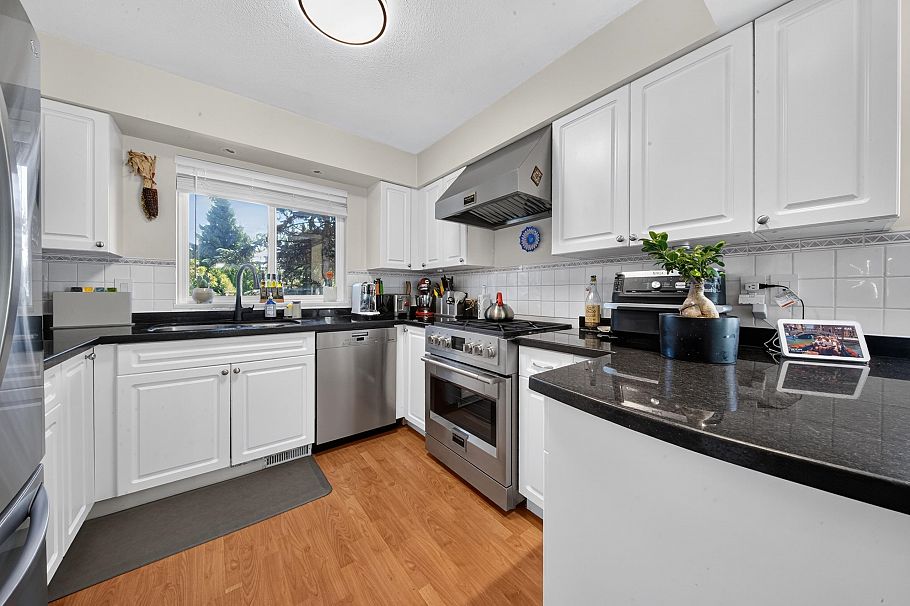 2322 Kirkstone Road North Vancouver, BC - 12
