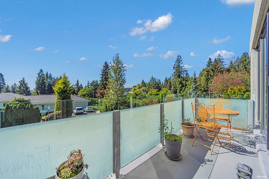201 650 Evergreen Place North Vancouver, BC - 24