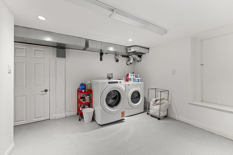 4468 W 14th Avenue Vancouver, BC - 32