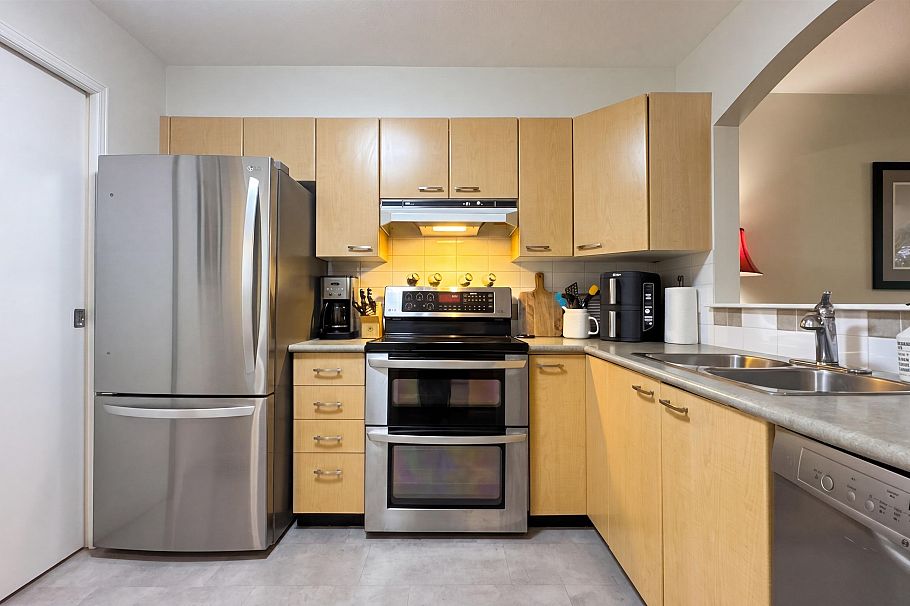 106 8495 Jellicoe Street Vancouver, BC - 7