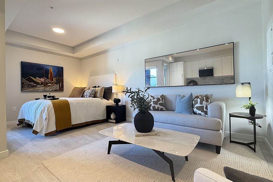 516 110 E 17th Street North Vancouver, BC - 1