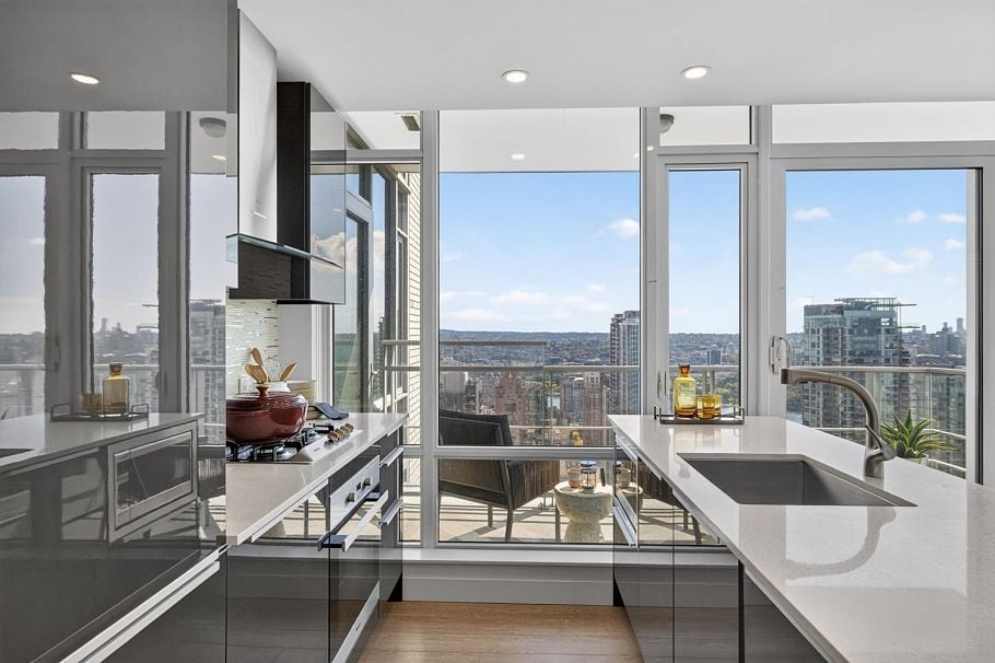 4006 1283 Howe Street Vancouver, BC - 3