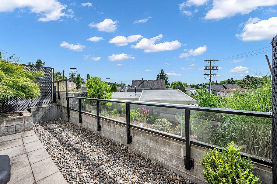 211 4338 Commercial Street Vancouver, BC - 10