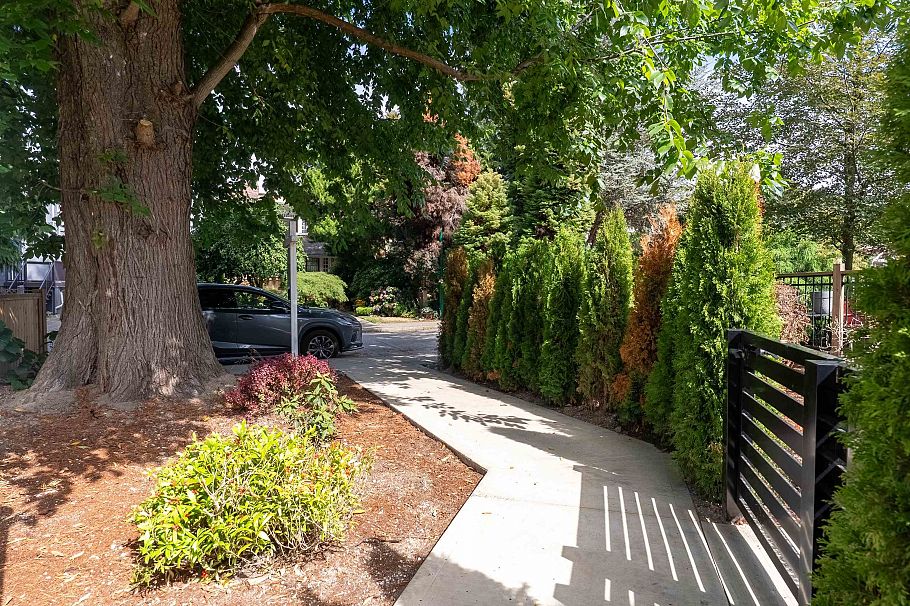 A 3672 W 1st Avenue Vancouver, BC - 9
