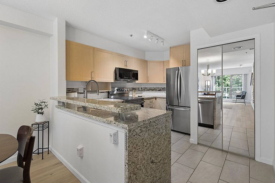 305 980 W 21st Avenue Vancouver, BC - 9