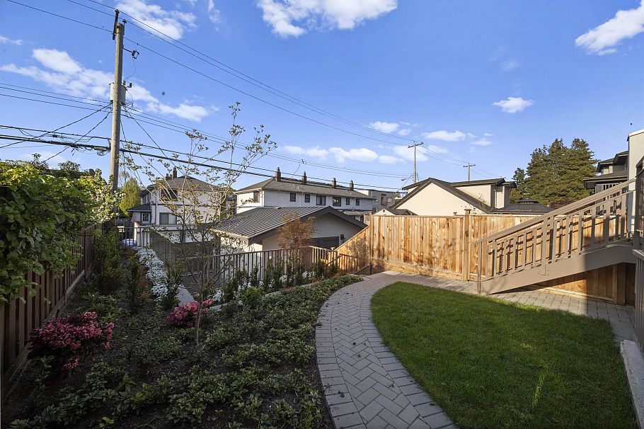 2455 W 10th Avenue Vancouver, BC - 32