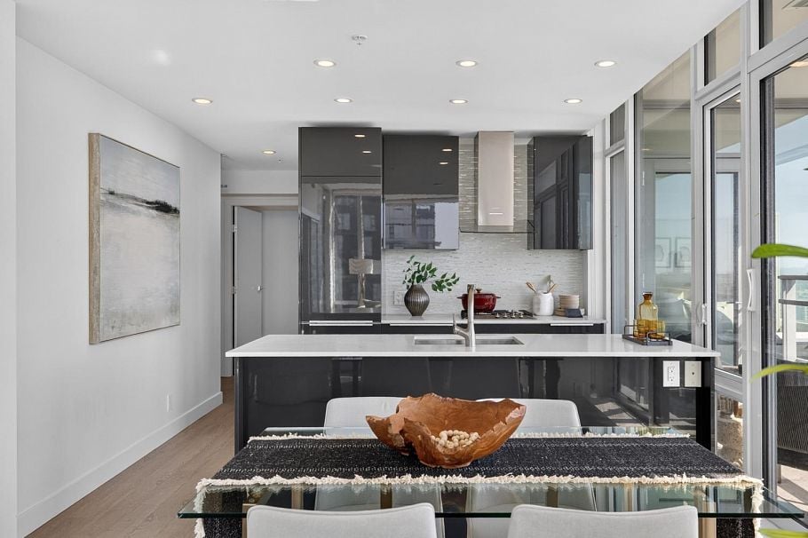 4006 1283 Howe Street Vancouver, BC - 4