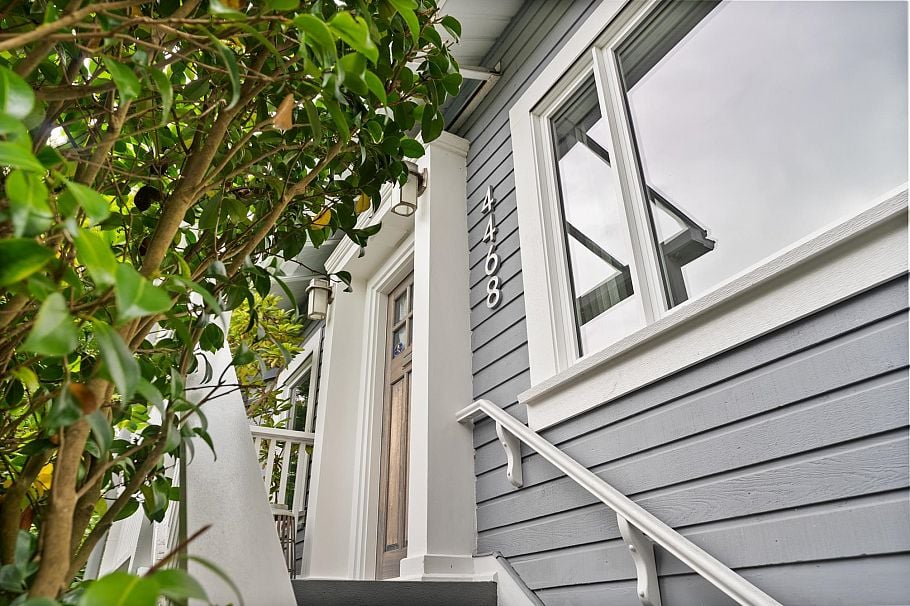 4468 W 14th Avenue Vancouver, BC - 3