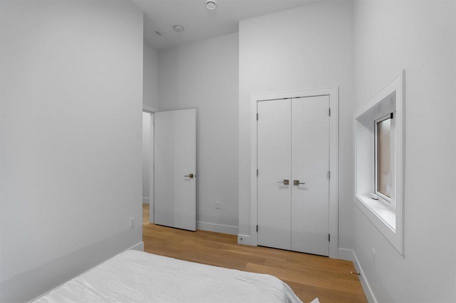2881 E Georgia Street Vancouver, BC - 21