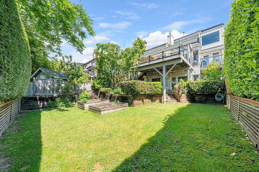 3961 St. Albans Avenue North Vancouver, BC - 36