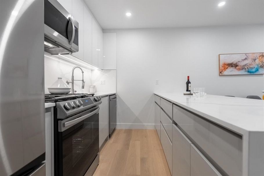 2881 E Georgia Street Vancouver, BC - 8