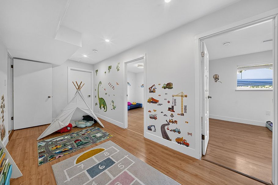 2322 Kirkstone Road North Vancouver, BC - 30