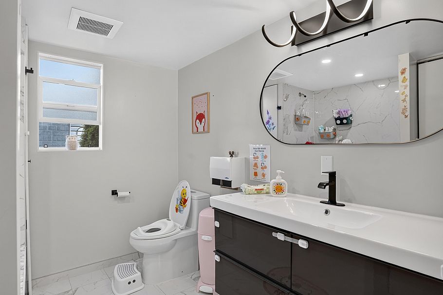 2322 Kirkstone Road North Vancouver, BC - 35