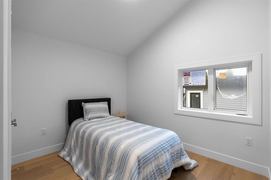 2881 E Georgia Street Vancouver, BC - 24