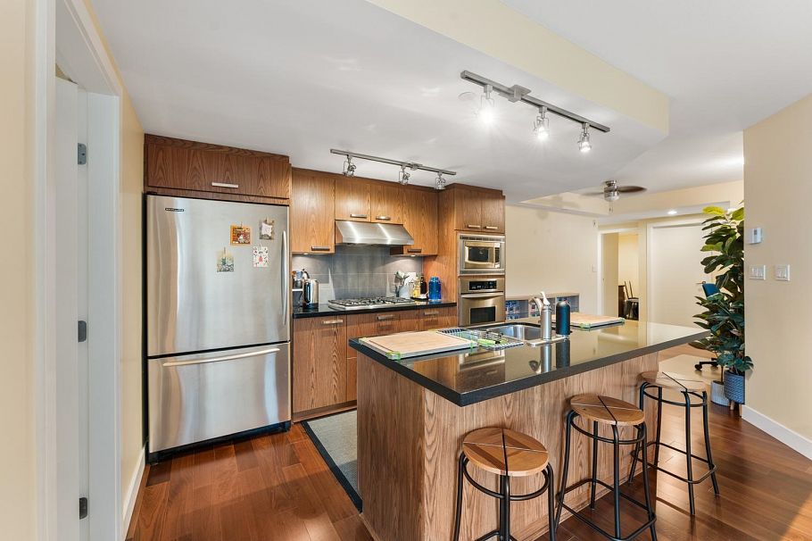 431 3228 Tupper Street Vancouver, BC - 5