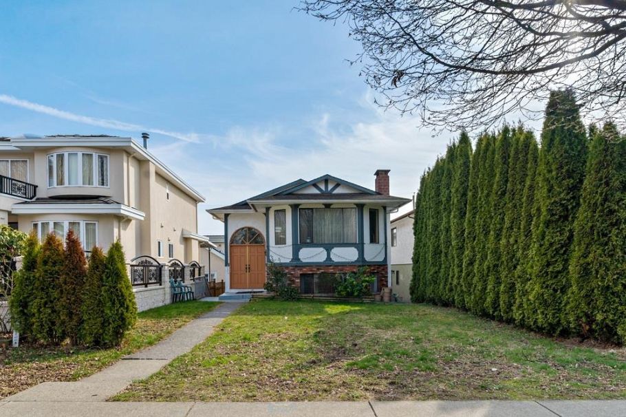 328 E 49th Avenue Vancouver, BC - 1